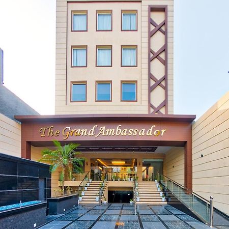The Grand Ambassador Hotel Phagwāra Kültér fotó